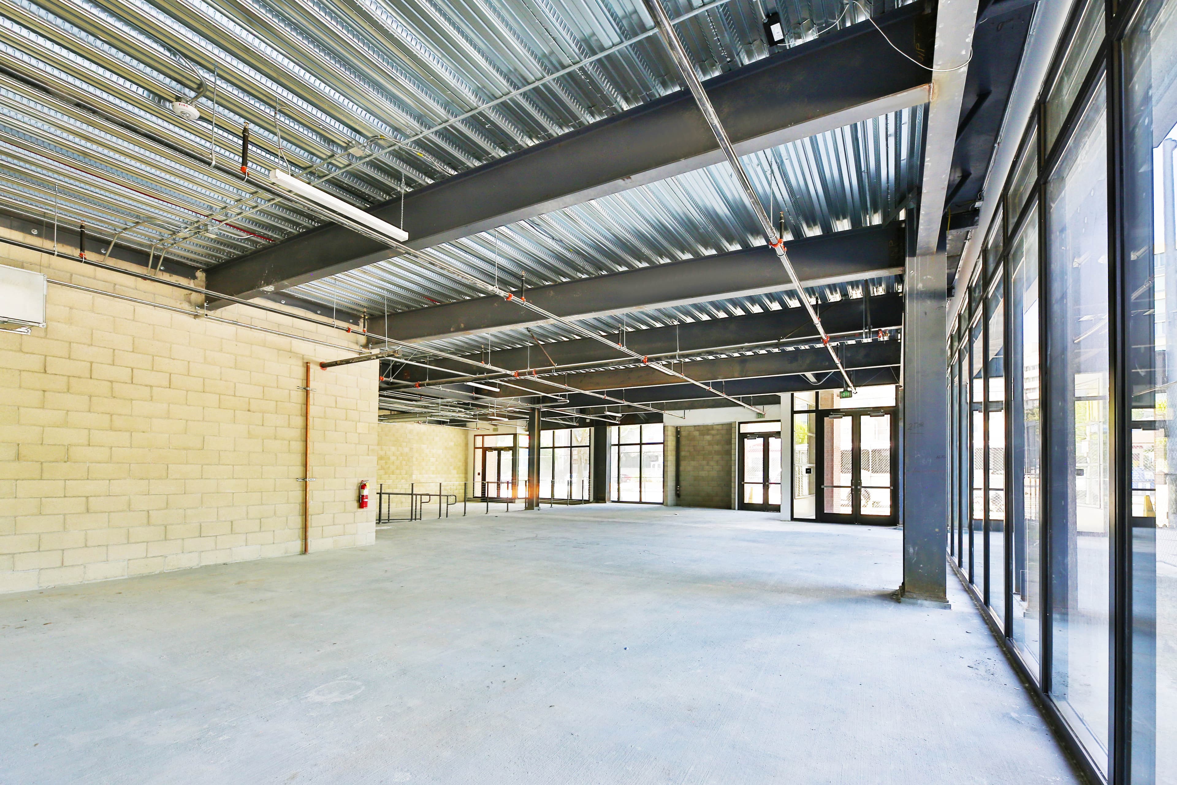 900 Gayley - Image 24