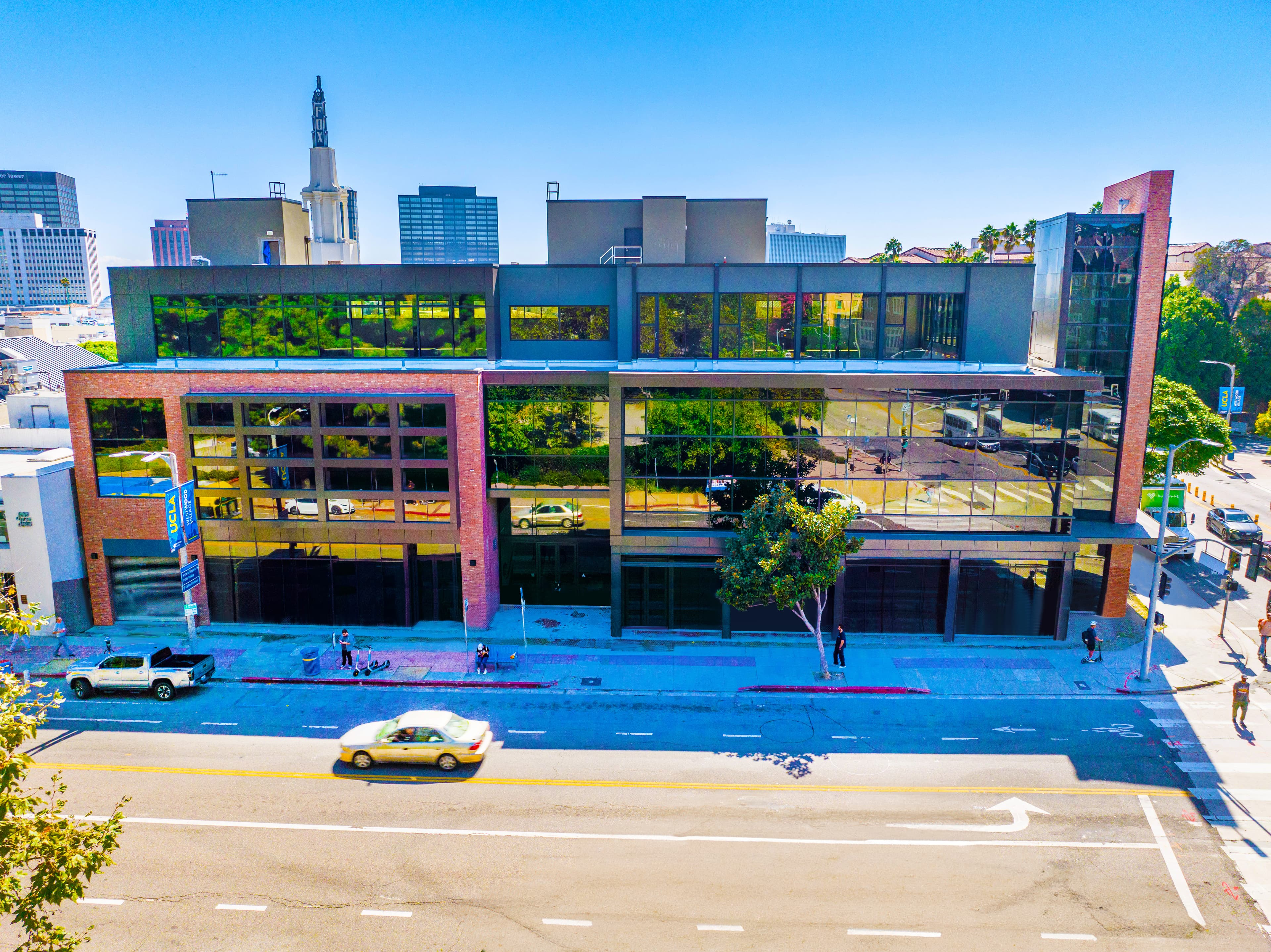 900 Gayley - Image 12