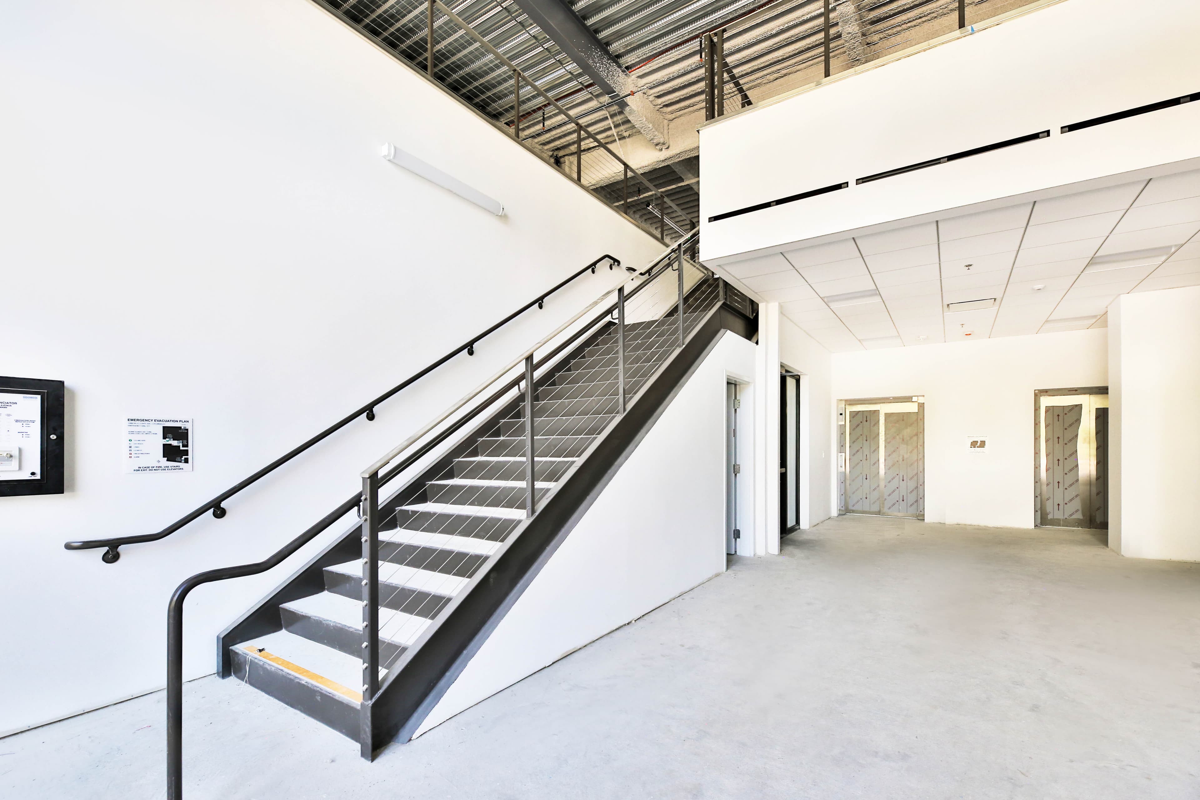 900 Gayley - Image 23