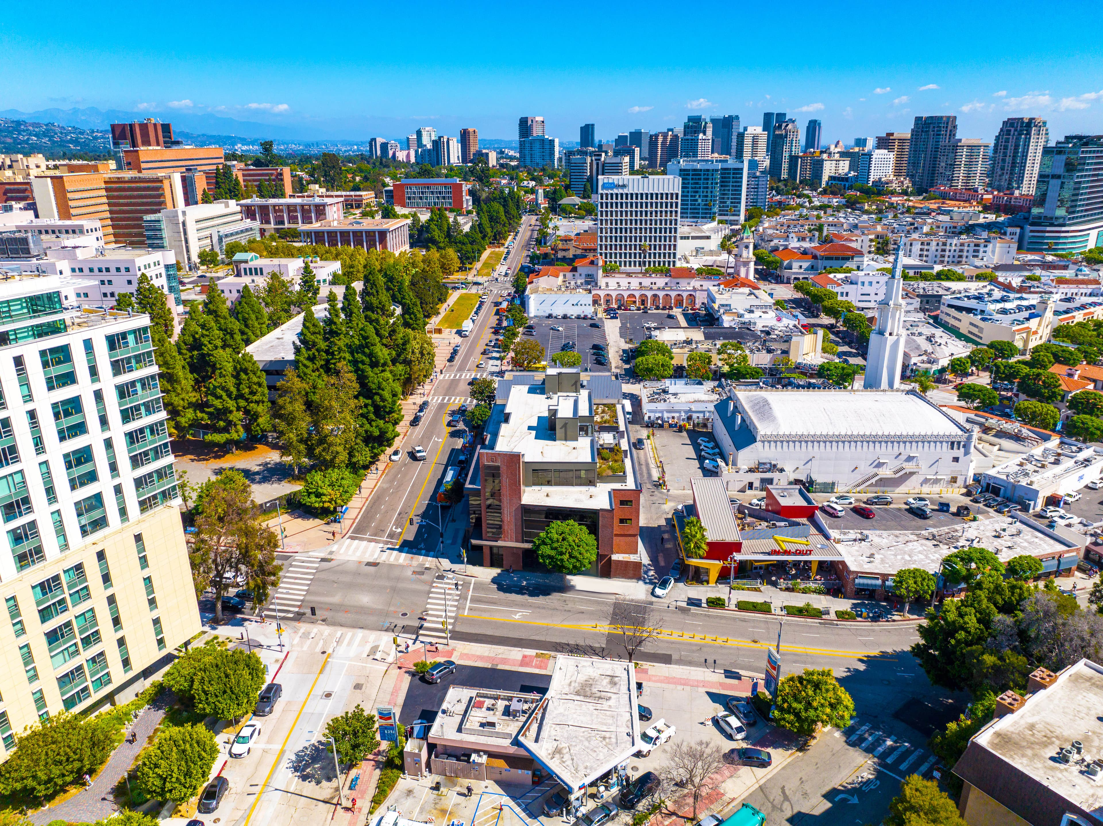 900 Gayley - Image 9