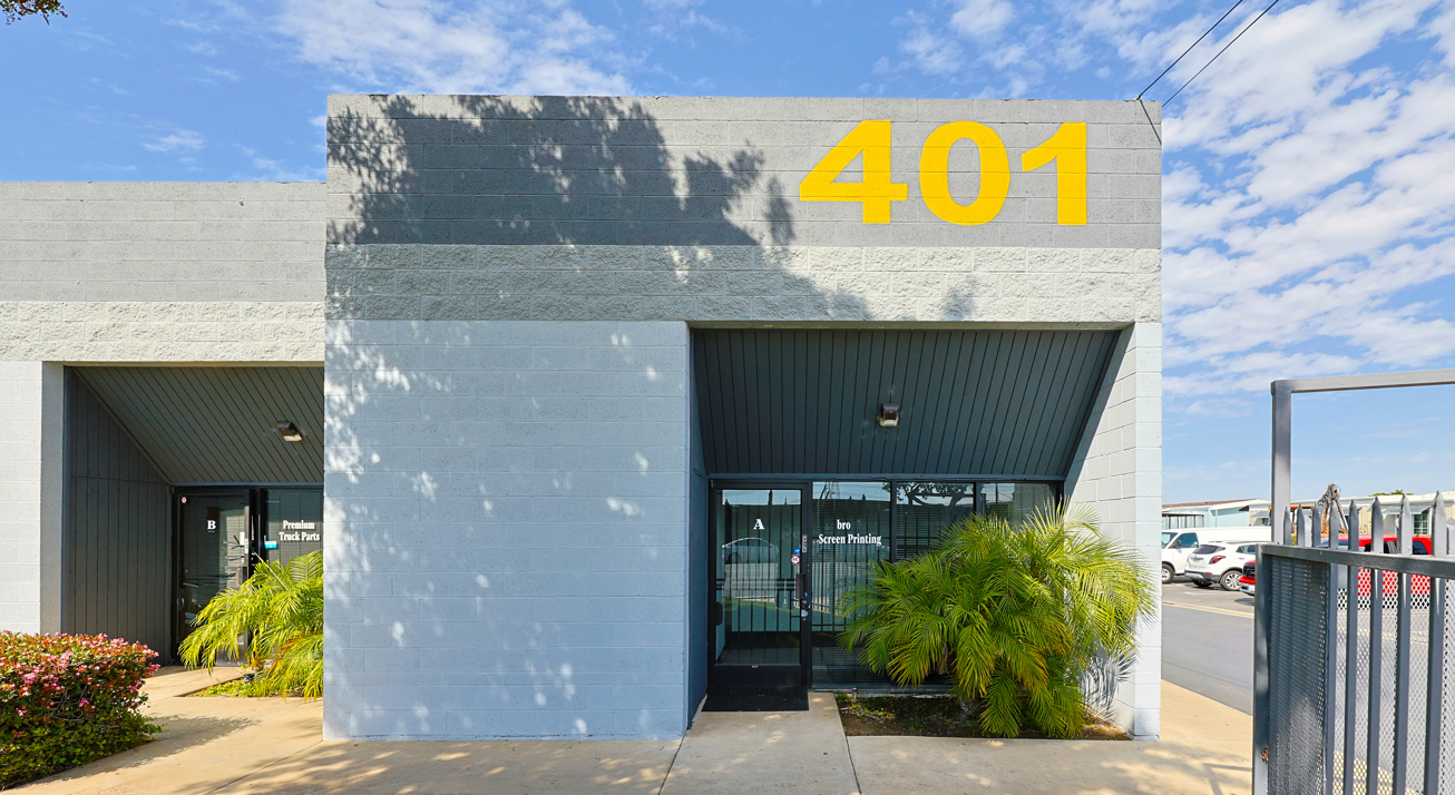 South Bay Trade Center - Image 12