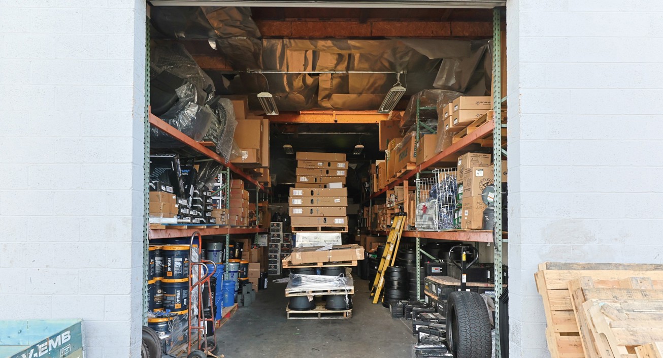 South Bay Trade Center - Image 11