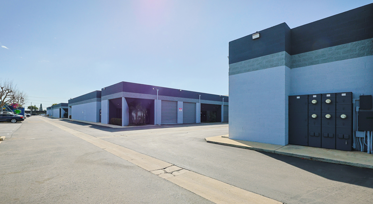 South Bay Trade Center - Image 10