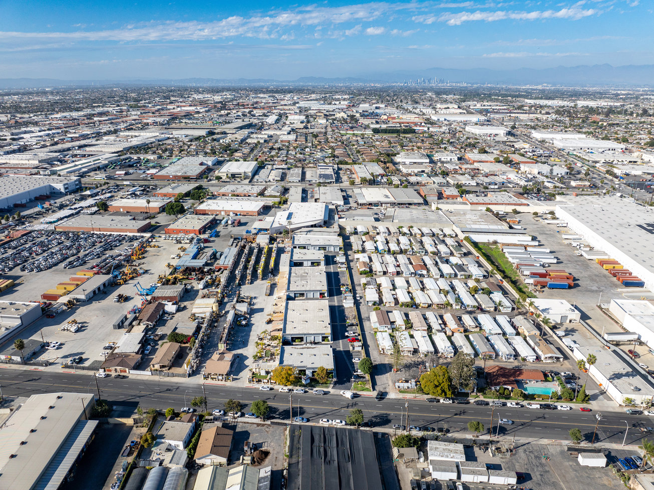 South Bay Trade Center - Image 18