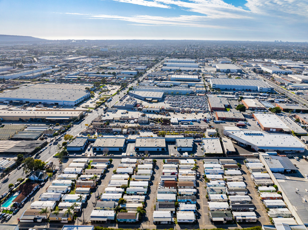 South Bay Trade Center - Image 16