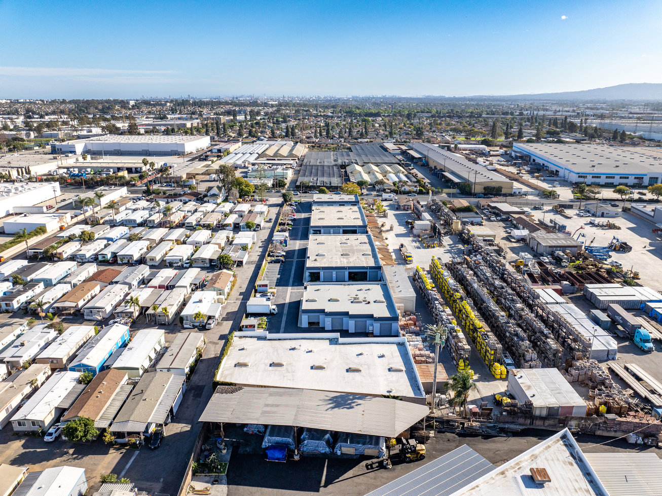 South Bay Trade Center - Image 17